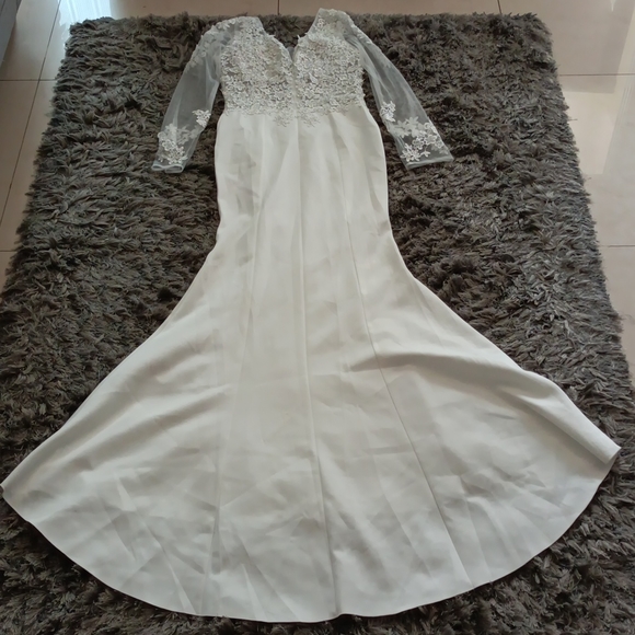 White Lace Wedding Gown - Picture 8 of 9